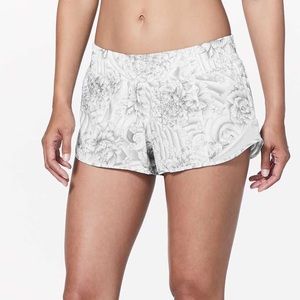 Lululemon Hotty Hot Shorts 2.5” Size 4